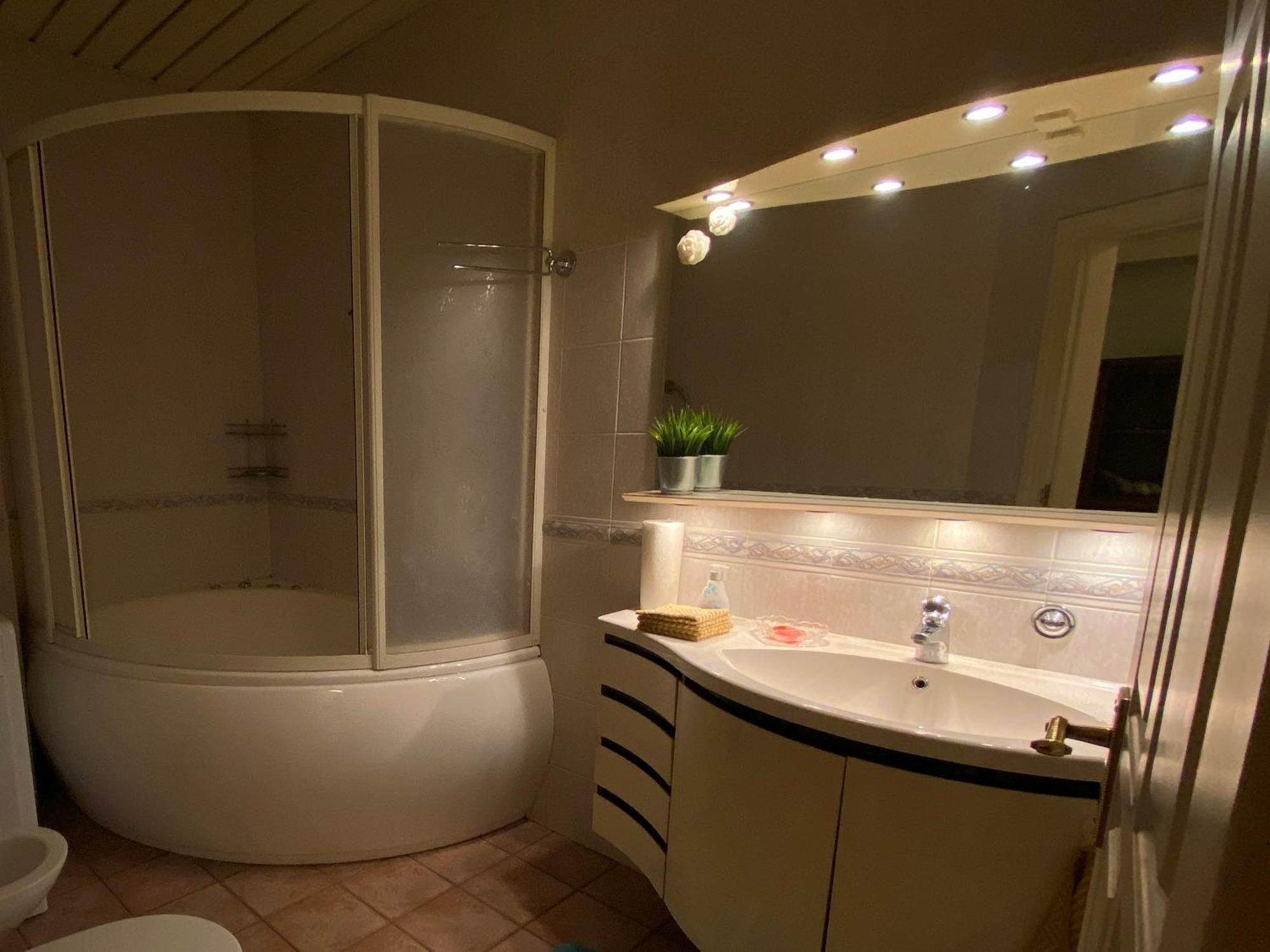 Alunana Lux Jakuzzi Apart, Facade Is Under Renovation, In Riga Art Nouveau Area, Self Check-In Exterior foto